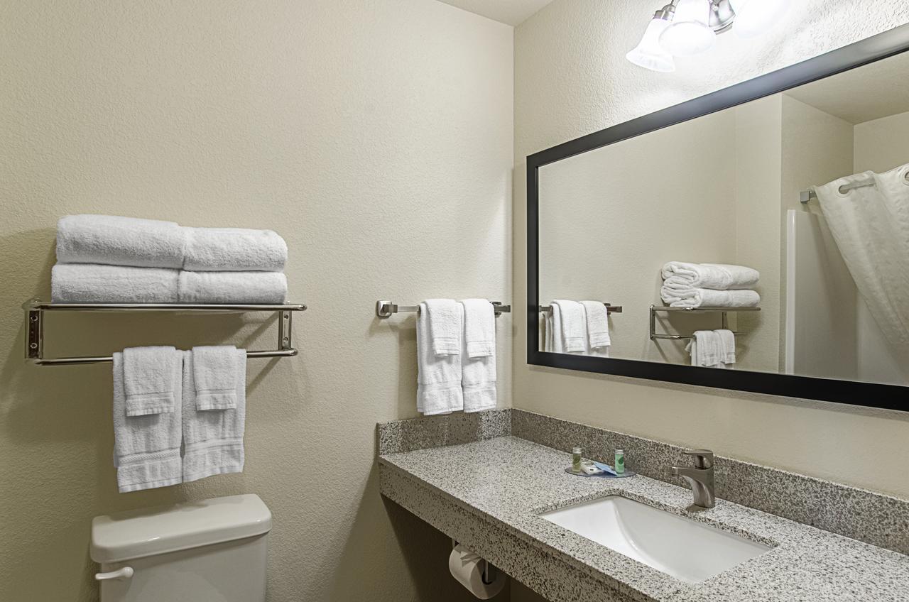 Cobblestone Inn & Suites - Guernsey Kültér fotó